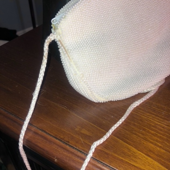 La Regale cute small white beaded ribbon purse - Picture 4 of 9